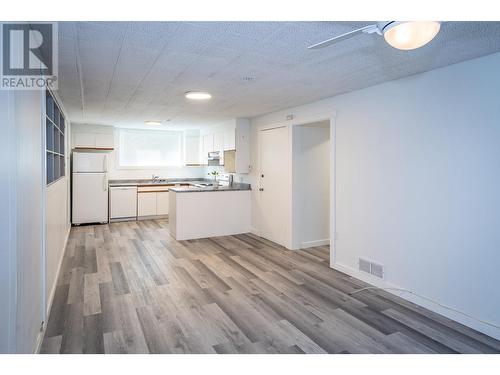 2250 6Th  Avenue, Castlegar, BC - Indoor Photo Showing Kitchen