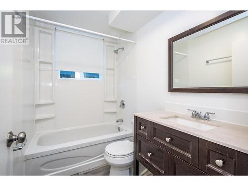 2250 6Th  Avenue, Castlegar, BC - Indoor Photo Showing Bathroom