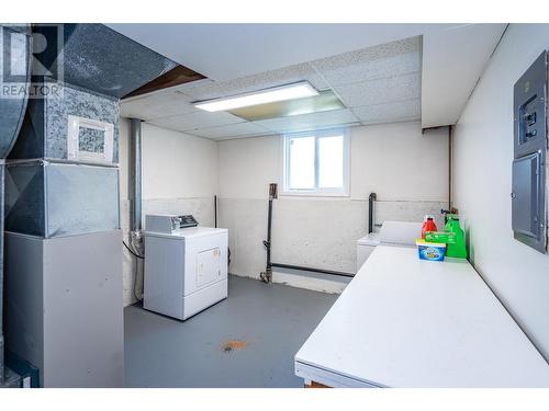 2250 6Th  Avenue, Castlegar, BC - Indoor Photo Showing Laundry Room