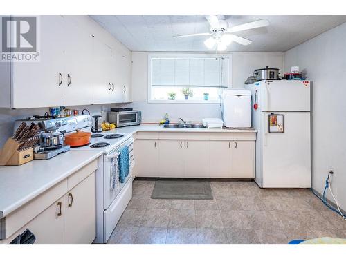 2250 6Th  Avenue, Castlegar, BC - Indoor Photo Showing Kitchen With Double Sink