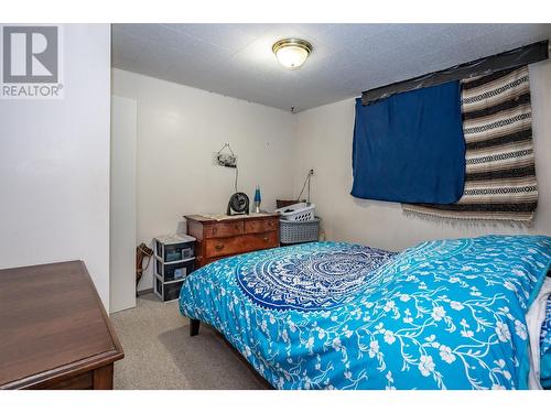 2250 6Th  Avenue, Castlegar, BC - Indoor Photo Showing Bedroom