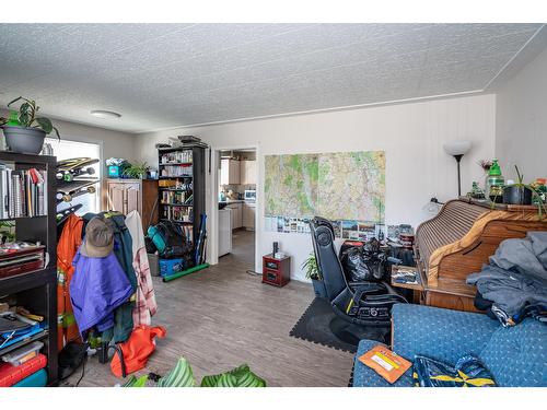 2250 6Th Avenue, South Castlegar, BC - Indoor