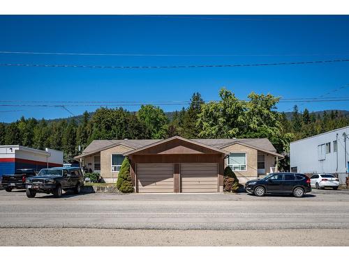 2250 6Th Avenue, South Castlegar, BC - Outdoor