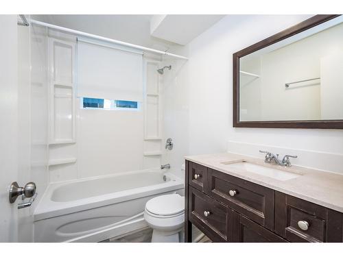 2250 6Th Avenue, South Castlegar, BC - Indoor Photo Showing Bathroom