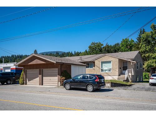 2250 6Th Avenue, South Castlegar, BC - Outdoor