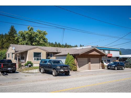 2250 6Th Avenue, South Castlegar, BC - Outdoor