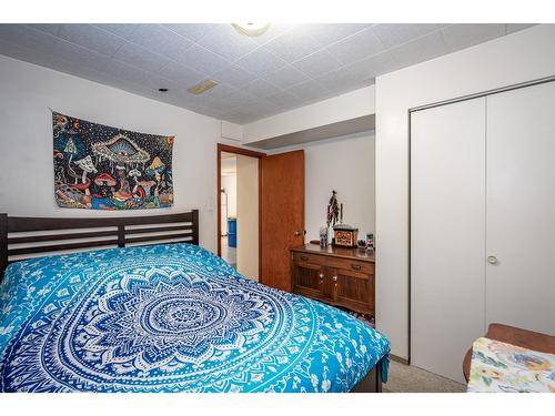 2250 6Th Avenue, South Castlegar, BC - Indoor Photo Showing Bedroom