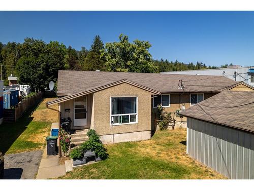 2250 6Th Avenue, South Castlegar, BC - Outdoor