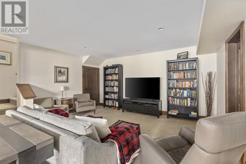 687 Finns Bay Rd N, Echo Bay, ON - Indoor Photo Showing Living Room