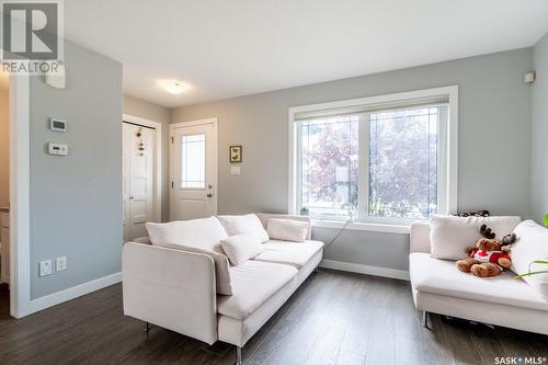 5616 Glide Crescent, Regina, SK - Indoor Photo Showing Living Room