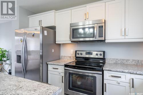 5616 Glide Crescent, Regina, SK - Indoor Photo Showing Kitchen With Stainless Steel Kitchen With Upgraded Kitchen