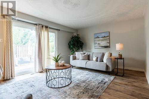 9 - 1475 Upper Gage Avenue, Hamilton (Templemead), ON - Indoor Photo Showing Living Room