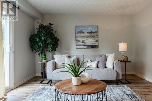 9 - 1475 Upper Gage Avenue, Hamilton (Templemead), ON - Indoor Photo Showing Living Room