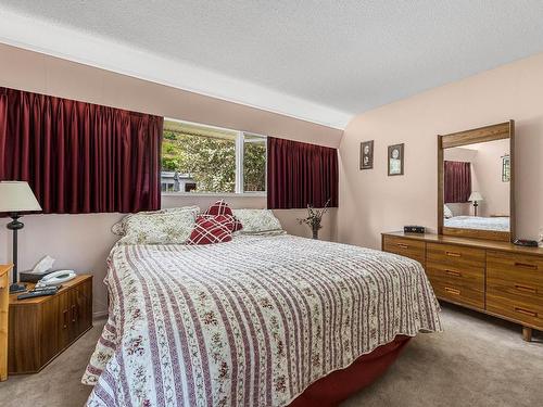 2498 Parkview Drive, Kamloops, BC - Indoor Photo Showing Bedroom