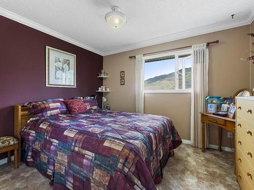 2498 Parkview Drive, Kamloops, BC - Indoor Photo Showing Bedroom