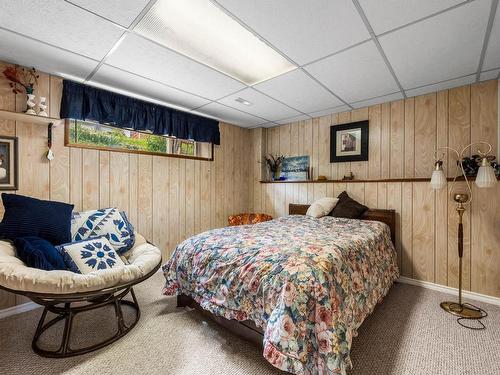 2498 Parkview Drive, Kamloops, BC - Indoor Photo Showing Bedroom