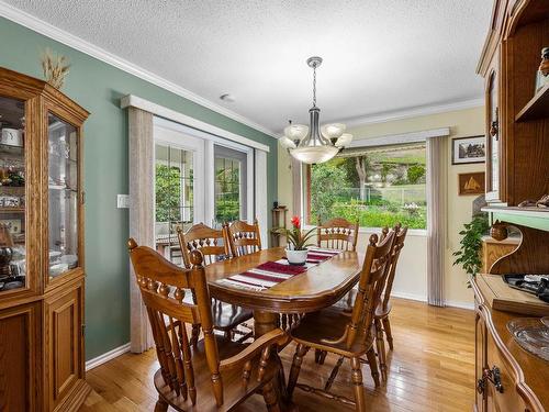 2498 Parkview Drive, Kamloops, BC - Indoor Photo Showing Dining Room