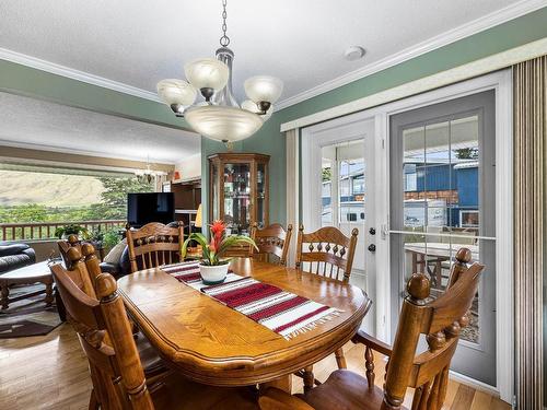 2498 Parkview Drive, Kamloops, BC - Indoor Photo Showing Dining Room