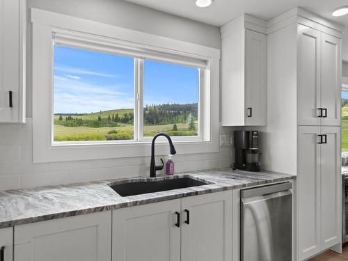 3797 Princeton Kaml Hwy, Kamloops, BC - Indoor Photo Showing Kitchen