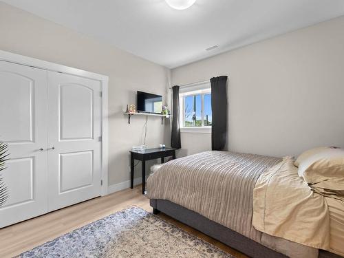 3797 Princeton Kaml Hwy, Kamloops, BC - Indoor Photo Showing Bedroom