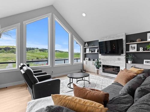 3797 Princeton Kaml Hwy, Kamloops, BC - Indoor Photo Showing Living Room With Fireplace