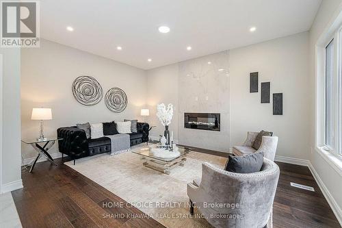 3-487 Aztec Drive, Oshawa (Mclaughlin), ON - Indoor Photo Showing Living Room With Fireplace