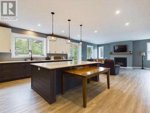 140 Grizzly Place, Osoyoos, BC - Indoor Photo Showing Kitchen With Upgraded Kitchen