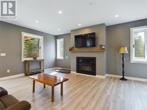 140 Grizzly Place, Osoyoos, BC - Indoor Photo Showing Living Room With Fireplace