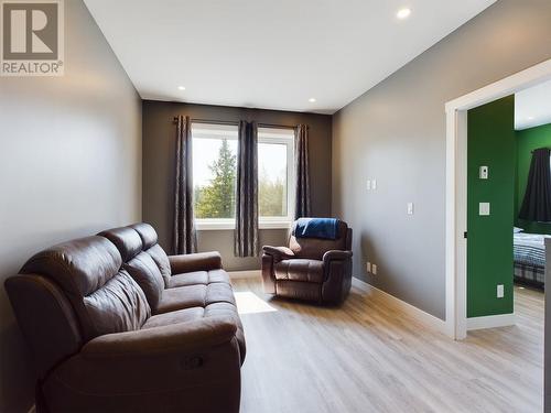 140 Grizzly Place, Osoyoos, BC - Indoor Photo Showing Living Room