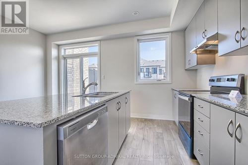 7 Cherry Hill Lane, Barrie (Painswick South), ON - Indoor Photo Showing Kitchen With Double Sink