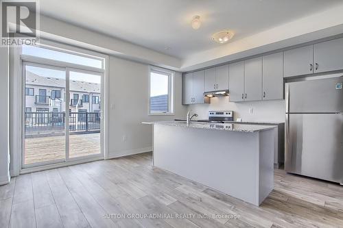 7 Cherry Hill Lane, Barrie (Painswick South), ON - Indoor Photo Showing Kitchen