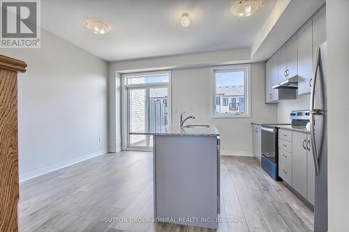 7 Cherry Hill Lane, Barrie (Painswick South), ON - Indoor Photo Showing Kitchen