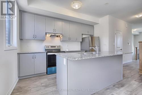 7 Cherry Hill Lane, Barrie (Painswick South), ON - Indoor Photo Showing Kitchen With Upgraded Kitchen