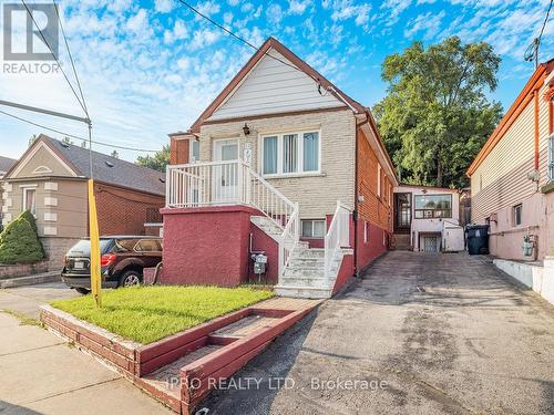 22 Holmesdale Crescent, Toronto (Caledonia-Fairbank), ON - Outdoor