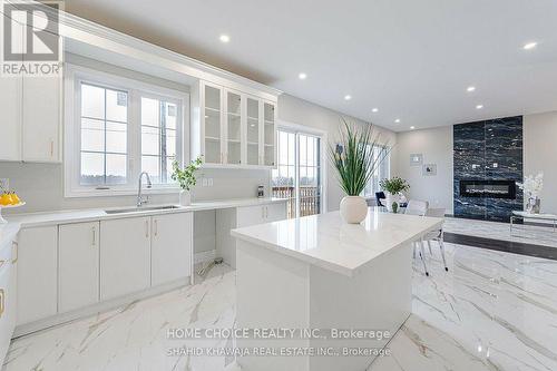 8 - 487 Aztec Drive, Oshawa, ON - Indoor Photo Showing Kitchen