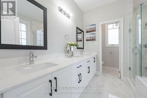 8 - 487 Aztec Drive, Oshawa, ON - Indoor Photo Showing Bathroom