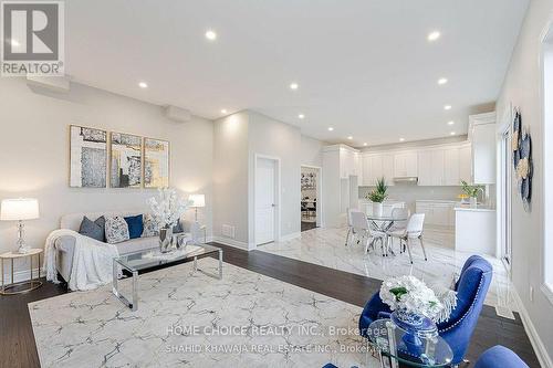 8 - 487 Aztec Drive, Oshawa, ON - Indoor Photo Showing Living Room