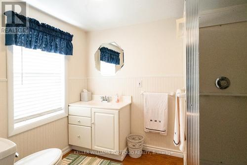 15 Mohawk Point Road, Haldimand, ON - Indoor Photo Showing Bathroom