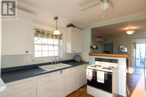 15 Mohawk Point Road, Haldimand, ON - Indoor Photo Showing Kitchen With Double Sink