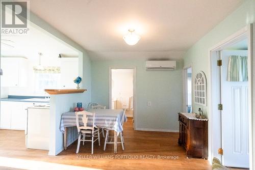 15 Mohawk Point Road, Haldimand, ON - Indoor Photo Showing Dining Room