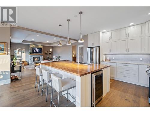 856 Hewetson Avenue, Kelowna, BC - Indoor Photo Showing Kitchen With Upgraded Kitchen