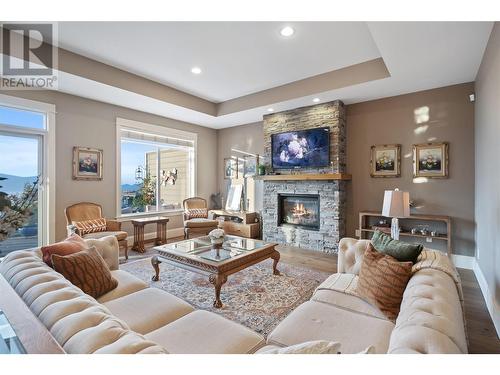 856 Hewetson Avenue, Kelowna, BC - Indoor Photo Showing Living Room With Fireplace