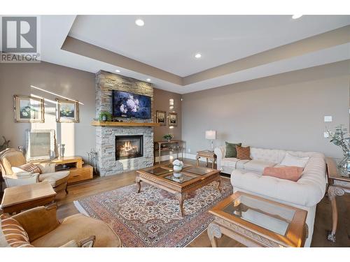 856 Hewetson Avenue, Kelowna, BC - Indoor Photo Showing Living Room With Fireplace