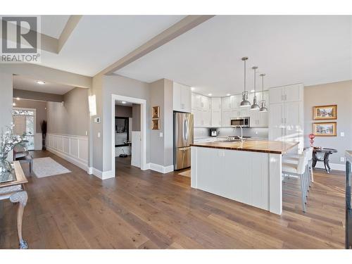 856 Hewetson Avenue, Kelowna, BC - Indoor Photo Showing Kitchen