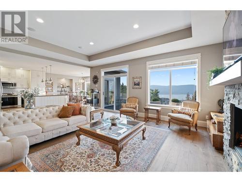 856 Hewetson Avenue, Kelowna, BC - Indoor Photo Showing Living Room With Fireplace