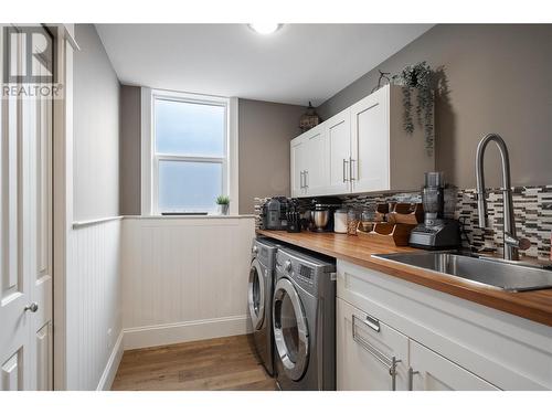 856 Hewetson Avenue, Kelowna, BC - Indoor Photo Showing Laundry Room