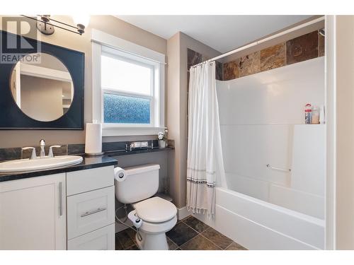 856 Hewetson Avenue, Kelowna, BC - Indoor Photo Showing Bathroom