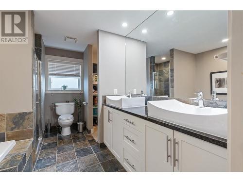 856 Hewetson Avenue, Kelowna, BC - Indoor Photo Showing Bathroom