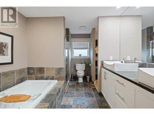 856 Hewetson Avenue, Kelowna, BC - Indoor Photo Showing Bathroom