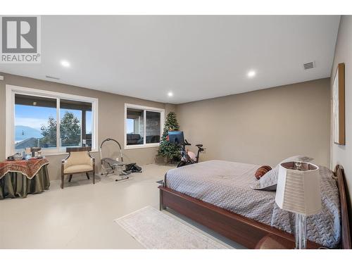 856 Hewetson Avenue, Kelowna, BC - Indoor